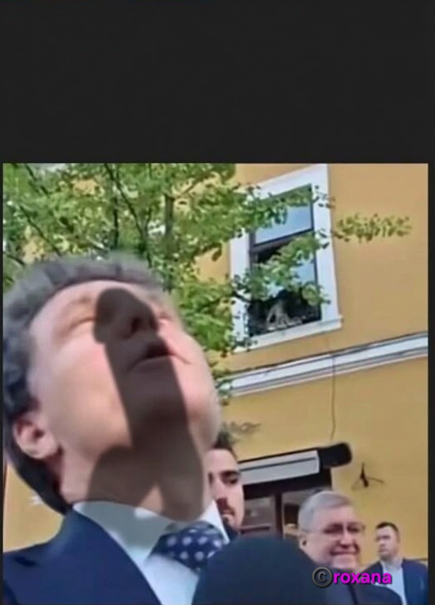 Gold3nRox's tweet photo. S-a elucidat misterul!
Ăsta nu se uita la cer după inspirație divină... se uita după livrarea rapidă de umbră XXL! ☀️🍆
#zat #ilegitim https://t.co/KwHKEaE3il