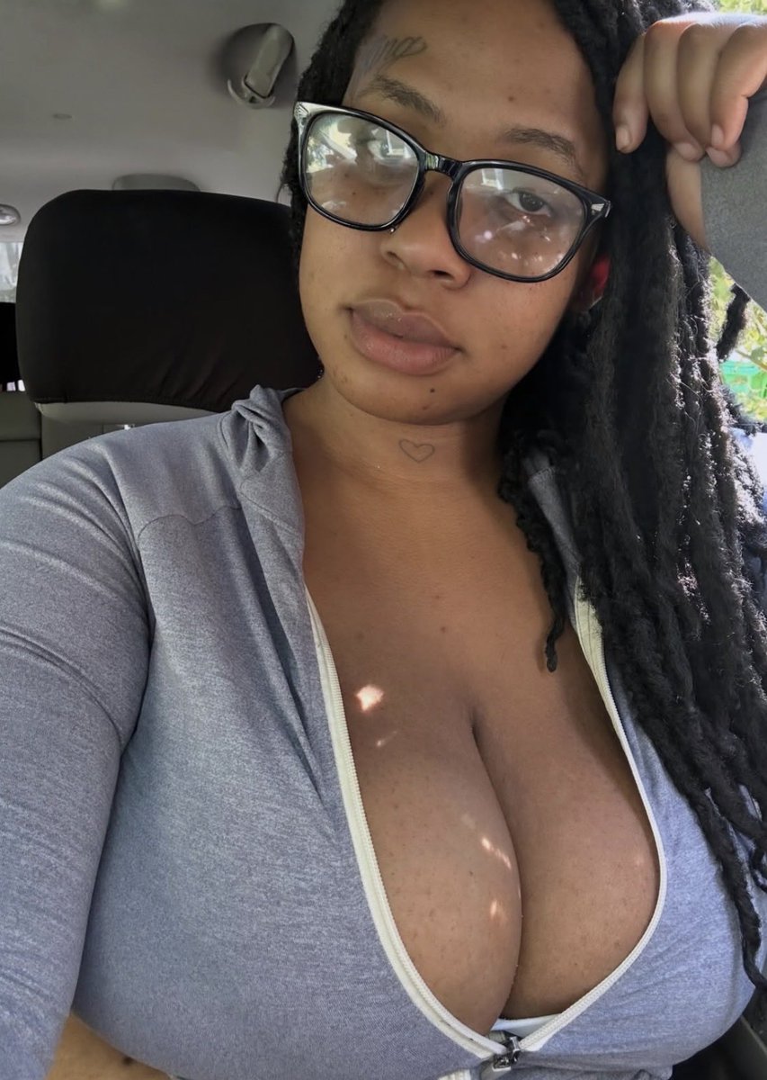 sydneigo's tweet photo. throwback to when i had my dread locks i kinda want them back idk https://t.co/wFk3IWTvXR