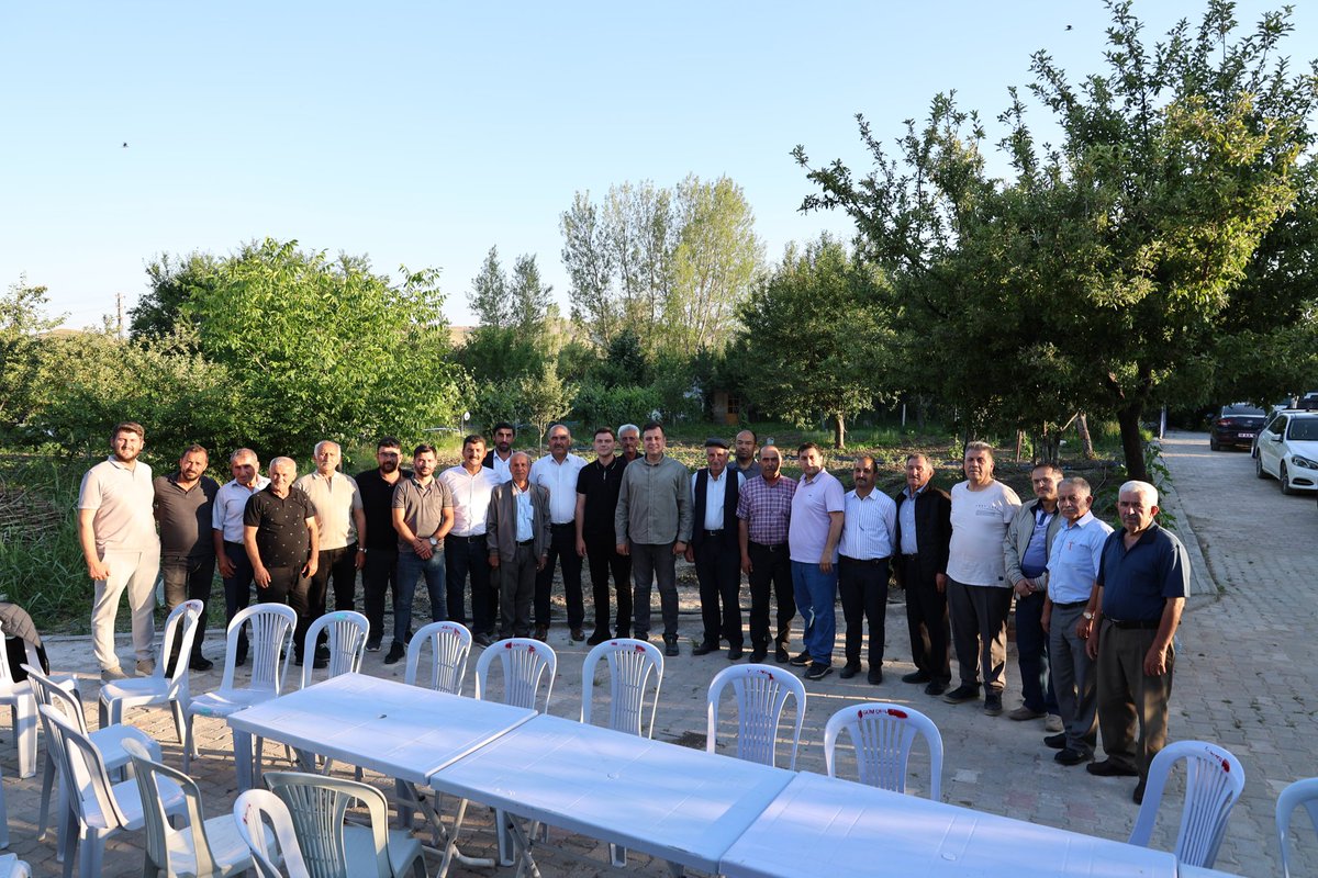 TCsabanozu's tweet photo. Kaymakamımız Sayın Emre Urhan, mahalle ve köy muhtarlarımızın düzenlediği veda programına katıldı. https://t.co/U7xVDoWUce