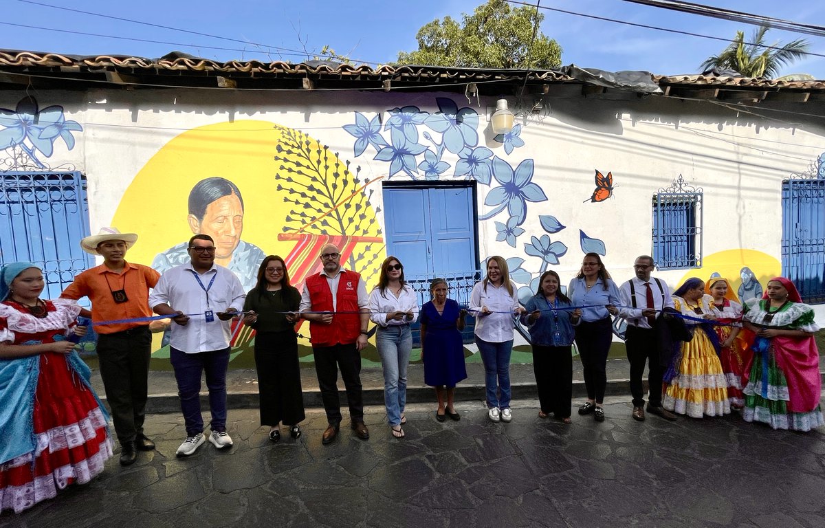 AECIDElSalvador's tweet photo. 🎨⛪️Panchimalco develó el mural participativo “Entrelazando historias”, creado en el marco del concurso #EmpoderArte del proyecto de Empoderamiento Económico de las Mujeres. https://t.co/oxOXWL2nlD