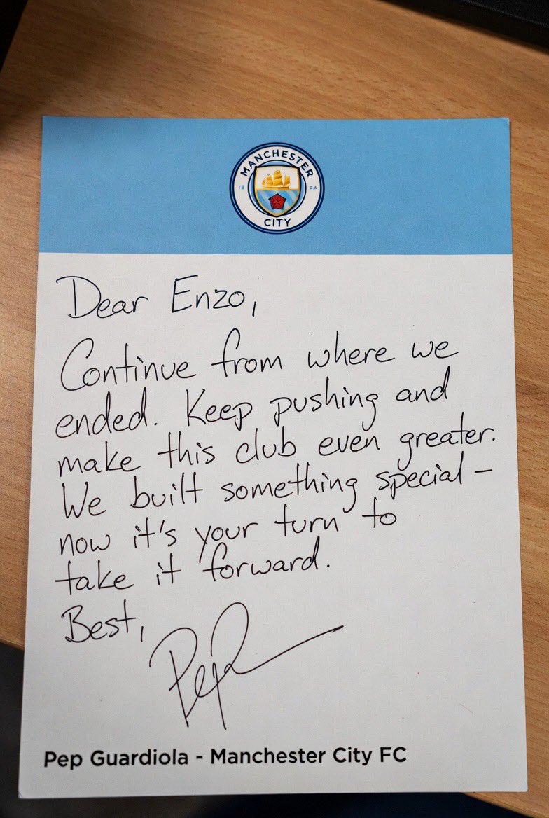 EM_MciEra's tweet photo. Emotional note that Enzo Maresca met in office from Pep Guardiola.

Naaah this will motivate Maresca 🥹 https://t.co/gOVAjnj9JN