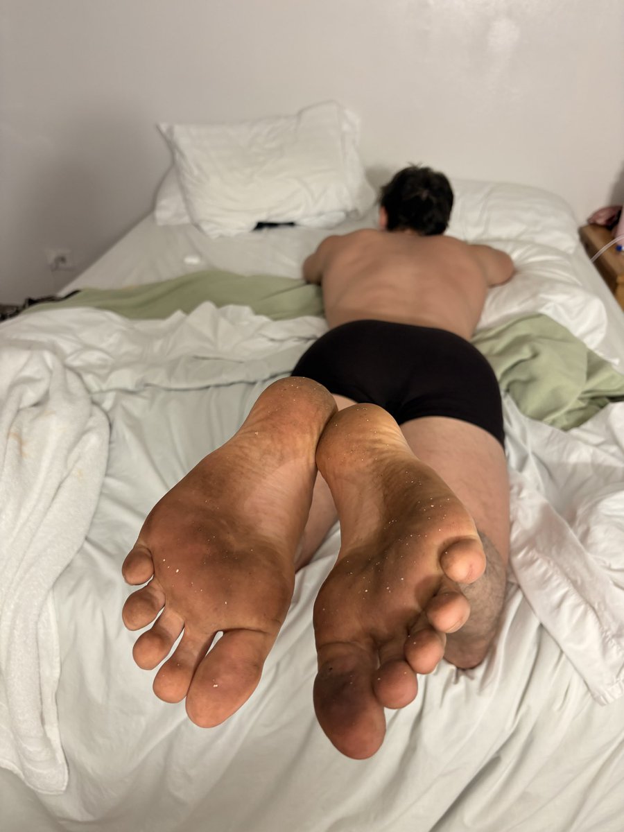 alphawesbrody's tweet photo. Lick my straight dirty jock feet clean. NOW. https://t.co/IMHUgZEiJD