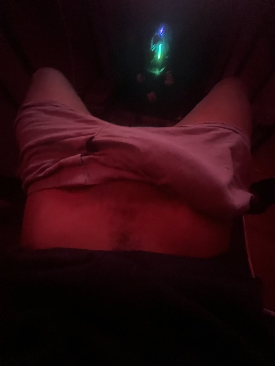 AfterDarkXL's tweet photo. Get under my desk and make me have to pause my game🤭🥴
#bbc #gooner #nsfw #nsfwtwt #porn #bigdick #bulge #bi #dickprint https://t.co/H1x4gATZ4H