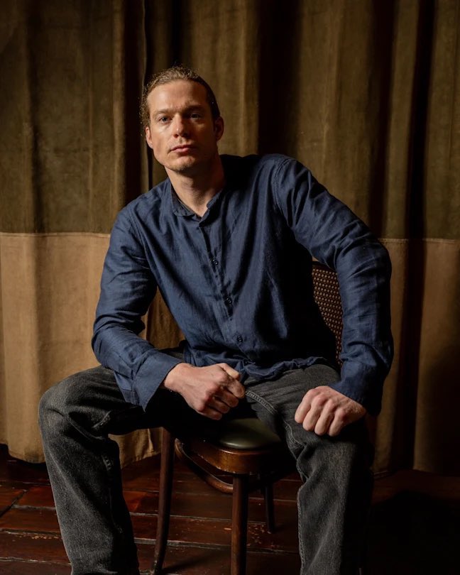 patrocluos's tweet photo. deus fez o homem e a mulher e o sam reid quis ser os dois https://t.co/y1NoXWRQ6T