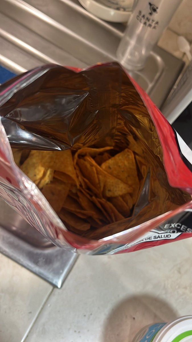 karlamelithow's tweet photo. La bolsa vs el contenido. No mames @Sabritas_mex mejor no vendas nada mamón 🙄. https://t.co/uc21R4qpjZ