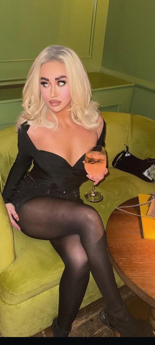 HeelsTights's tweet photo. Hot chav #tights #heels https://t.co/R3qWy8JGDj