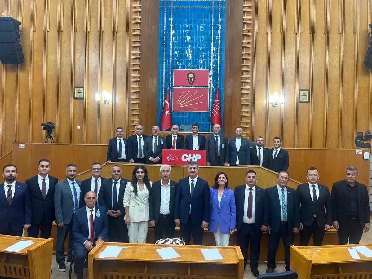 Mv_CavitAri's tweet photo. Bugün TBMM’de Antalya İl Başkanımız Nail Kamacı ve 19 ilçe başkanımızla birlikte Genel Başkanımız Sayın Özgür Özel’i ziyaret ettik. Mücadele kararlılığımızı yineledik. “Partimizi geri almak için tüm gücümüzle mücadele ediyoruz. Biz gayretliyiz ve biliriz ki Kader, gayrete âşıktır https://t.co/gxUG5bQEyQ