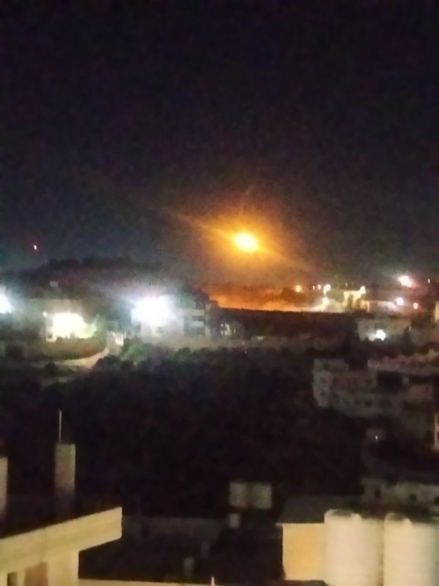 QudsNen's tweet photo. Breaking | Israeli occupation forces fire flares over the town of Beit Fajjar, south of Bethlehem in the occupied West Bank. https://t.co/JznxaK1lo7