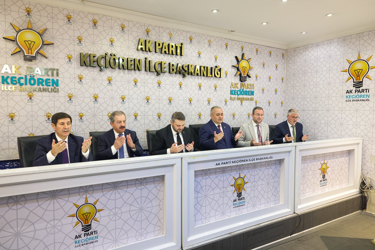 AkKeciorenResmi's tweet photo. Haftalık Olağan Yönetim Kurulu toplantımızı İlçe Başkanımız Sayın Ömer Faruk İslam'ın başkanlığında İl Siyasi ve Hukuki İşler Başkanımız Mustafa Erdoğan ve  Belediye Başkanımız Dr. Mesut Özarslan'nın katılımlarıyla gerçekleştirdik.

Alınan kararlar hayırlara vesile olsun.

#sevdamızankara
#sevdamızkeçiören🇹🇷

@RTErdogan
@hakanhanozcan
@mustafa0erdogan
@erhansarigol
@AkpartiAnkara
@omerfarukislam
@akkadinkeciorn
@AkgencKecioren
@OzarslanMesut
@keciorenbeltr
