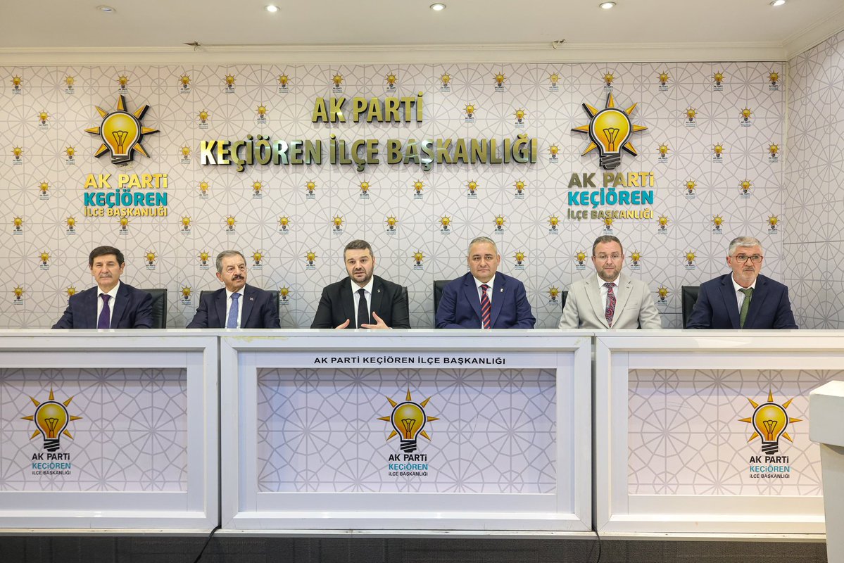 AkKeciorenResmi's tweet photo. Haftalık Olağan Yönetim Kurulu toplantımızı İlçe Başkanımız Sayın Ömer Faruk İslam'ın başkanlığında İl Siyasi ve Hukuki İşler Başkanımız Mustafa Erdoğan ve  Belediye Başkanımız Dr. Mesut Özarslan'nın katılımlarıyla gerçekleştirdik.

Alınan kararlar hayırlara vesile olsun.

#sevdamızankara
#sevdamızkeçiören🇹🇷

@RTErdogan
@hakanhanozcan
@mustafa0erdogan
@erhansarigol
@AkpartiAnkara
@omerfarukislam
@akkadinkeciorn
@AkgencKecioren
@OzarslanMesut
@keciorenbeltr