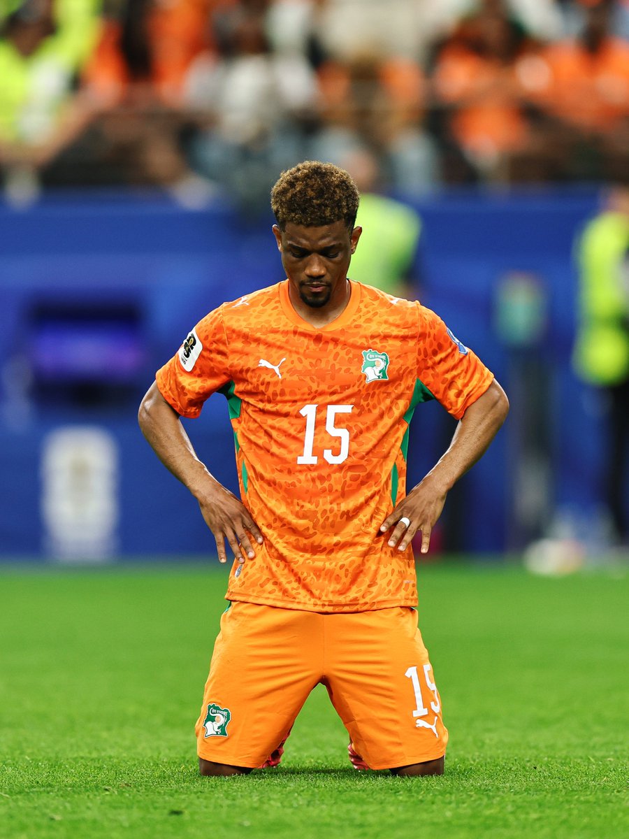 vsrsus's tweet photo. Amad Diallo, hold your head up high. On a flight home but it’s been a World Cup this young Elephant should never forget. Cote D’Ivoire’s youngest older proved he could rock with the best of them on football’s biggest stage. https://t.co/JQToVT4QY1
