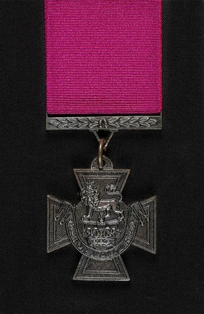 borgwardiv's tweet photo. @ReichDisruptor @CharlotteCGill It's the cross pattee you absolute philistine and it's used in items like the crown and Victoria Cross https://t.co/DlpCY1vXvS