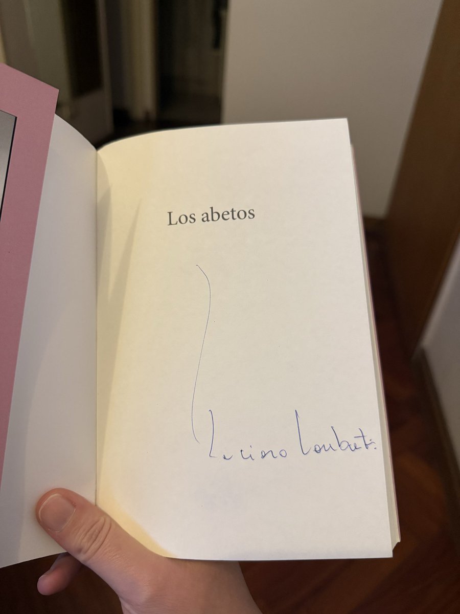 flor_scully's tweet photo. @_Lamberti Recién consigo éste y ya sacás otro? Ok yendo (este necesita dedicatoria la próxima) https://t.co/H2992iaquj