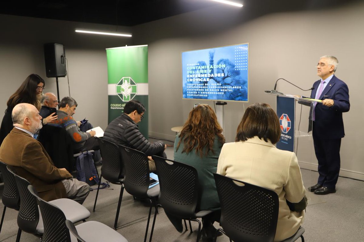 colmedchile's tweet photo. [#ColmedInforma] “Simposio: Contaminación del aire y enfermedades crónicas“, 🍃  Depto. de Medio Ambiente junto a ISDE Italia, reunió a expertos de Chile, Brasil e Italia para revisar la evidencia científica sobre los efectos de la contaminación atmosférica en la salud y los desafíos que plantea para los sistemas sanitarios y las políticas públicas. 
Todos los detalles➡️ https://t.co/m2joCsL6cv