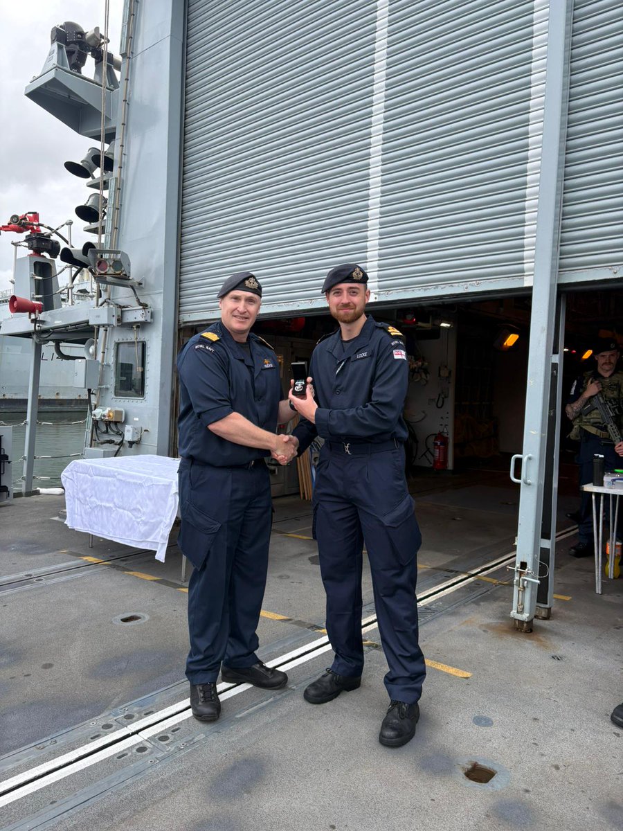 HMSStAlbans's tweet photo. Congratulations to Lt Locke RN who was presented with their General Service Medal with Gulf of Aden Clasp by Capt Hucker RN. Presented in recognition of his operational service and dedication in the service of the Royal Navy. A well-deserved recognition of his contribution. https://t.co/cMUFnnVD9d