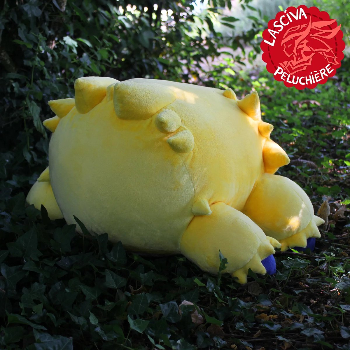 Lasciva_peluche's tweet photo. Joltik plush !
Fully handmade by me, pattern included. He's an adorable big spiky baby that's perfect for cuddles !
He took quite a bit longer to make than planned because he's full of BlackMagicSewing™️ for all his spikes but he's absolutely worth it !! https://t.co/LQp6Fw4neh