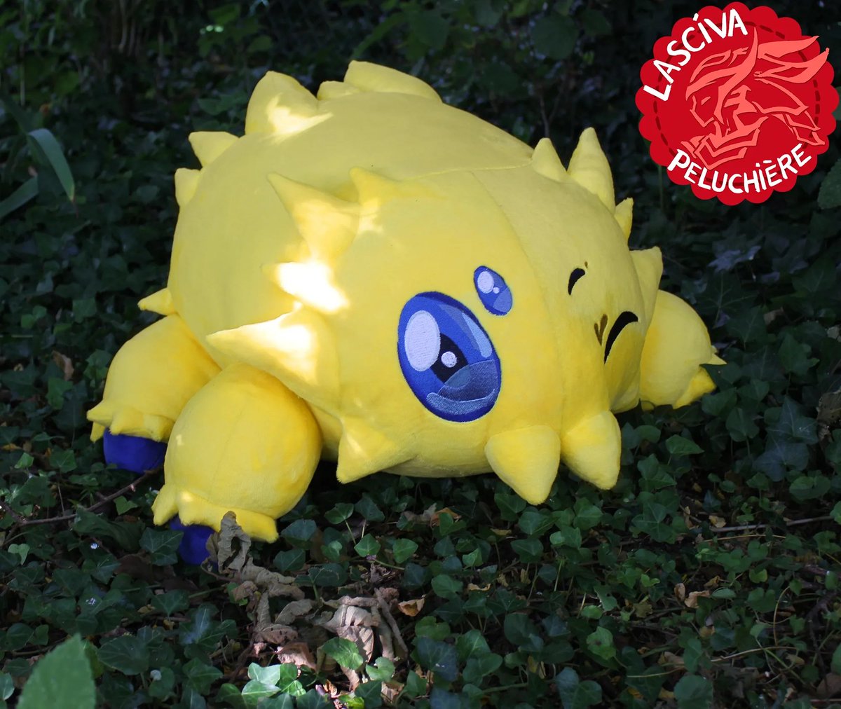 Lasciva_peluche's tweet photo. Joltik plush !
Fully handmade by me, pattern included. He's an adorable big spiky baby that's perfect for cuddles !
He took quite a bit longer to make than planned because he's full of BlackMagicSewing™️ for all his spikes but he's absolutely worth it !! https://t.co/LQp6Fw4neh