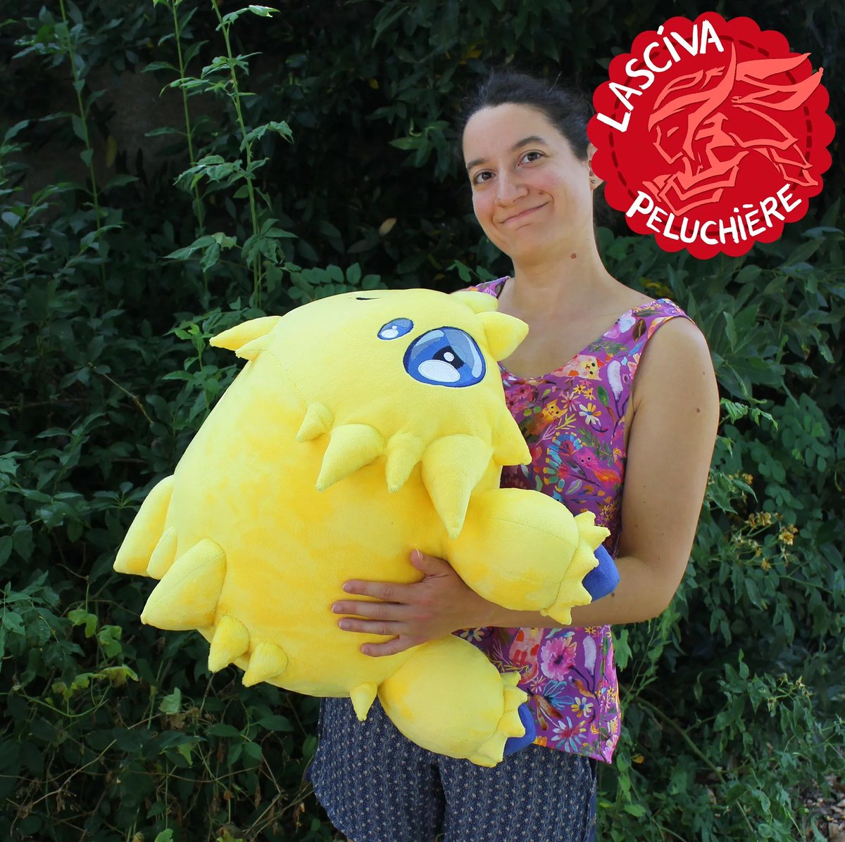 Lasciva_peluche's tweet photo. Joltik plush !
Fully handmade by me, pattern included. He's an adorable big spiky baby that's perfect for cuddles !
He took quite a bit longer to make than planned because he's full of BlackMagicSewing™️ for all his spikes but he's absolutely worth it !! https://t.co/LQp6Fw4neh