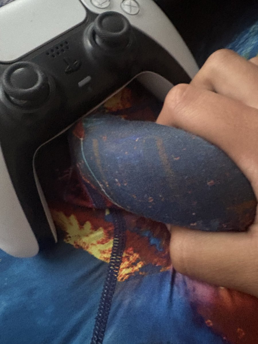 xoxoJonathan124's tweet photo. come suck it while i play the game #bigdick #papa #dl #horny #latinodick #hmu #dmsopen https://t.co/HX5mVfXeRe