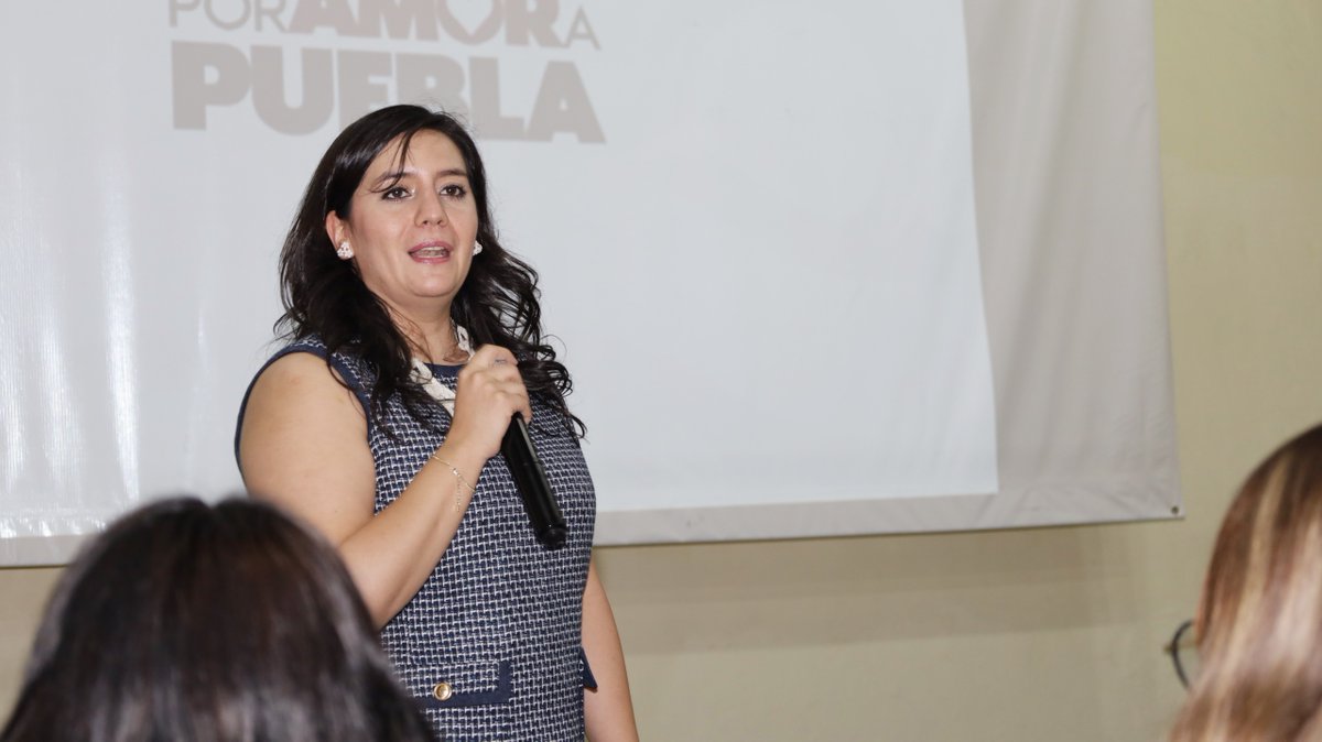 CDHPuebla's tweet photo. ¡Fortalecemos la rendición de cuentas! 🔍

📄 Con el objetivo de garantizar la máxima transparencia y el libre acceso a la información, la #CDHPuebla se fortalece con capacitación especializada, dinámica y oportuna.

👥 De la mano de  @BuenGobiernoPue  construimos instituciones más transparentes, confiables y cercanas a la gente.