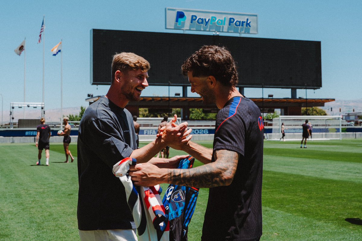 SJEarthquakes's tweet photo. 𝗦𝘁𝗮𝗺𝗳𝗼𝗿𝗱 𝗕𝗿𝗶𝗱𝗴𝗲 𝗿𝗲𝘂𝗻𝗶𝗼𝗻 𝗶𝗻 𝗦𝗮𝗻 𝗝𝗼𝘀𝗲🤝

Former @ChelseaFC teammates and Champions League winners, @TimoWerner &amp; @pulisic, reunited at @paypalpark today ahead of the @usmnt Round of 32 @fifaworldcup match happening tomorrow in the South Bay. 🌟 https://t.co/MYXTFOxbjy