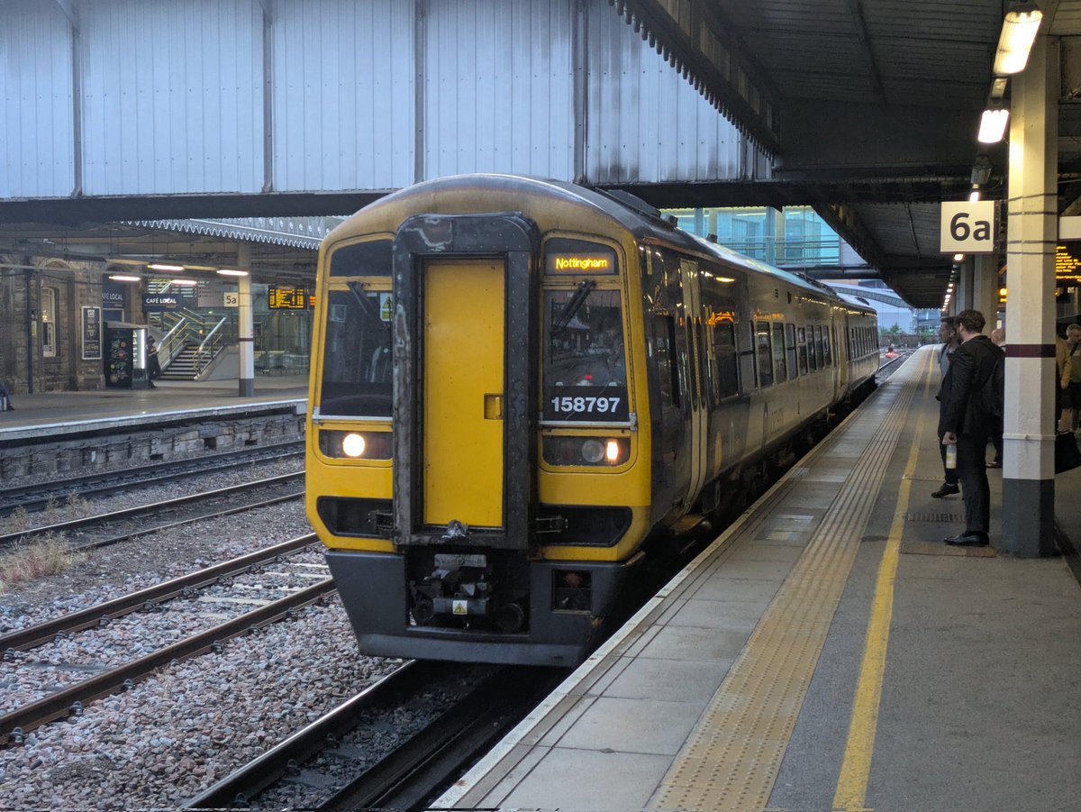 SteelCityDog_'s tweet photo. And as one final treat ππ₯° Train β9, my final train today, 1Y33 from Sheffield to Dronfield... And it's dropped a 158 instead of a 195 π
@northernassist 158797 brings up the total mileage today to ~367miles travelled. #NorthernExplorer https://t.co/AxNG5FRKKv