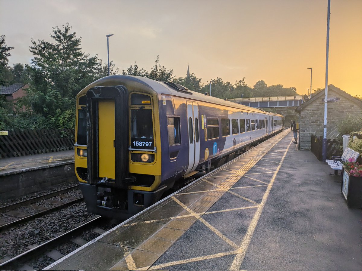 SteelCityDog_'s tweet photo. And as one final treat ππ₯° Train β9, my final train today, 1Y33 from Sheffield to Dronfield... And it's dropped a 158 instead of a 195 π
@northernassist 158797 brings up the total mileage today to ~367miles travelled. #NorthernExplorer https://t.co/AxNG5FRKKv