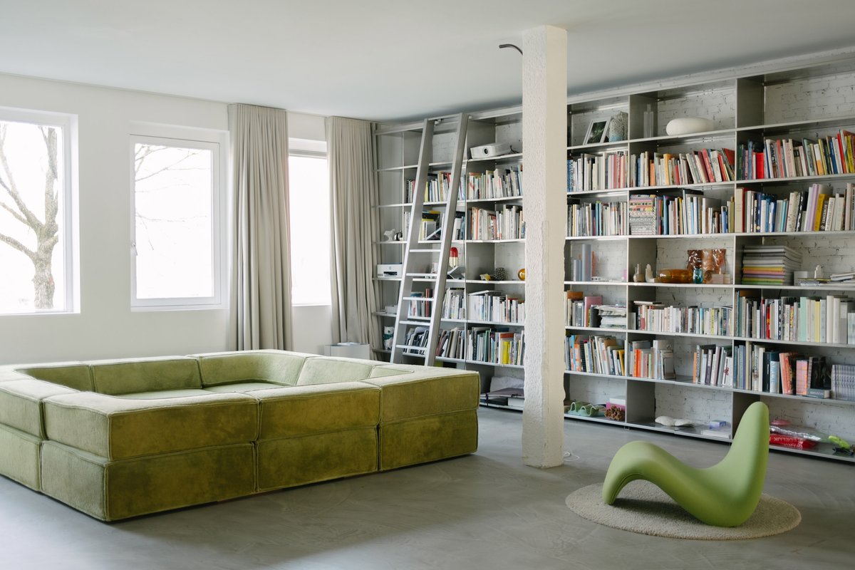 dezeen's tweet photo. Sabine Marcelis's Rotterdam loft apartment is "forever evolving" with her life:
https://t.co/FeENeA4fSf https://t.co/BQ3qZnswZY