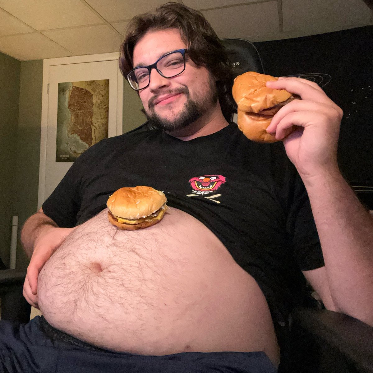 Dad_Bod_Thicc's tweet photo. He’s just like me fr 🍔 🍔 https://t.co/IMFt3rvMz7