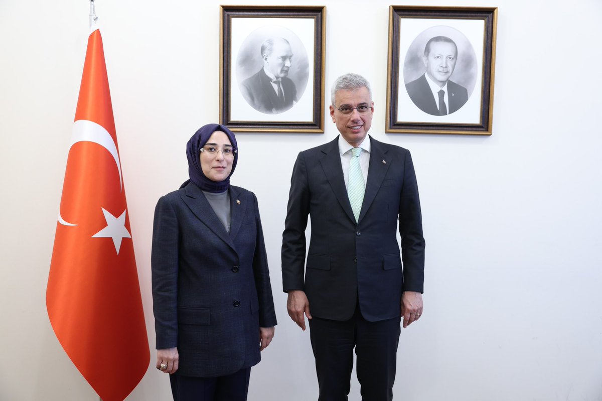 CYAZMAC's tweet photo. 📍TBMM 

Sağlık Bakanımız Sayın Prof. Dr. Kemal Memişoğlu’na, Şanlıurfa’mızın ve tüm ilçelerimizin sağlık altyapısını güçlendirmeye yönelik taleplerimizi ilettik.

Hemşehrilerimizin sağlık hizmetlerine daha hızlı, kaliteli ve etkin şekilde ulaşabilmesi için çalışmalarımızı kararlılıkla sürdürüyoruz.

🏥 Viranşehir Devlet Hastanemizin A2 rolüne yükseltilmesi, ihtiyaç duyulan tıbbi cihazların temini ve personelimizin hizmet şartlarını iyileştirecek çocuk kreşi yatırımının değerlendirilmesini,

🏥 Ceylanpınar Devlet Hastanemizin ise B Grubu hastane statüsüne yükseltilmesini talep ettik.

İlgi ve destekleri dolayısıyla Sağlık Bakanımız Sayın @drmemisoglu ve ekibine için teşekkür ederim.

@RTErdogan @Akparti @saglikbakanligi