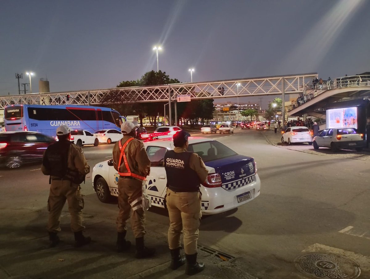 GMRio's tweet photo. Patrulhamento preventivo na Av. Rei Pelé, no Maracanã, no fim da tarde desta terça-feira, dia 30, com foco no ordenamento do trânsito e segurança urbana. https://t.co/rR6sN9TYGS