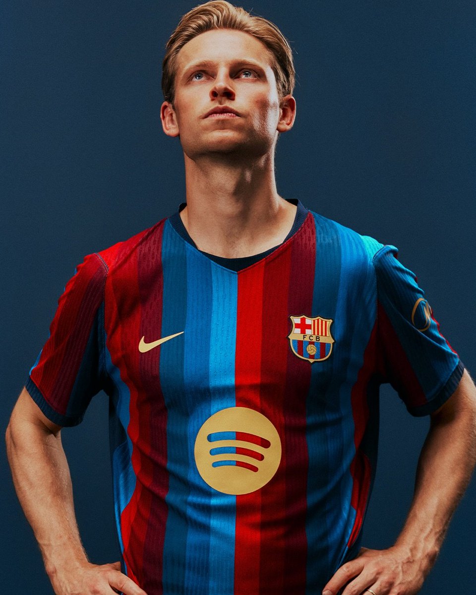 F21World's tweet photo. Frenkie in the team's home kit❤️💙 https://t.co/vUCWsy7nUb