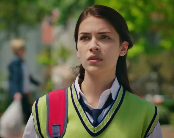 hfkfam's tweet photo. Şimdi fark ettim de kırgın çiçeklerin de ilk sahnesi Eylül’e başlamış halefin de ilk sahnesi Yıldız’la başlamıştı bu konu da biran damla yılmaz çok başarlı buluyorum tüm dizileri kadın ağırlıklı diziler ve hepsinde de essas kız. https://t.co/7lsgwtLdLX