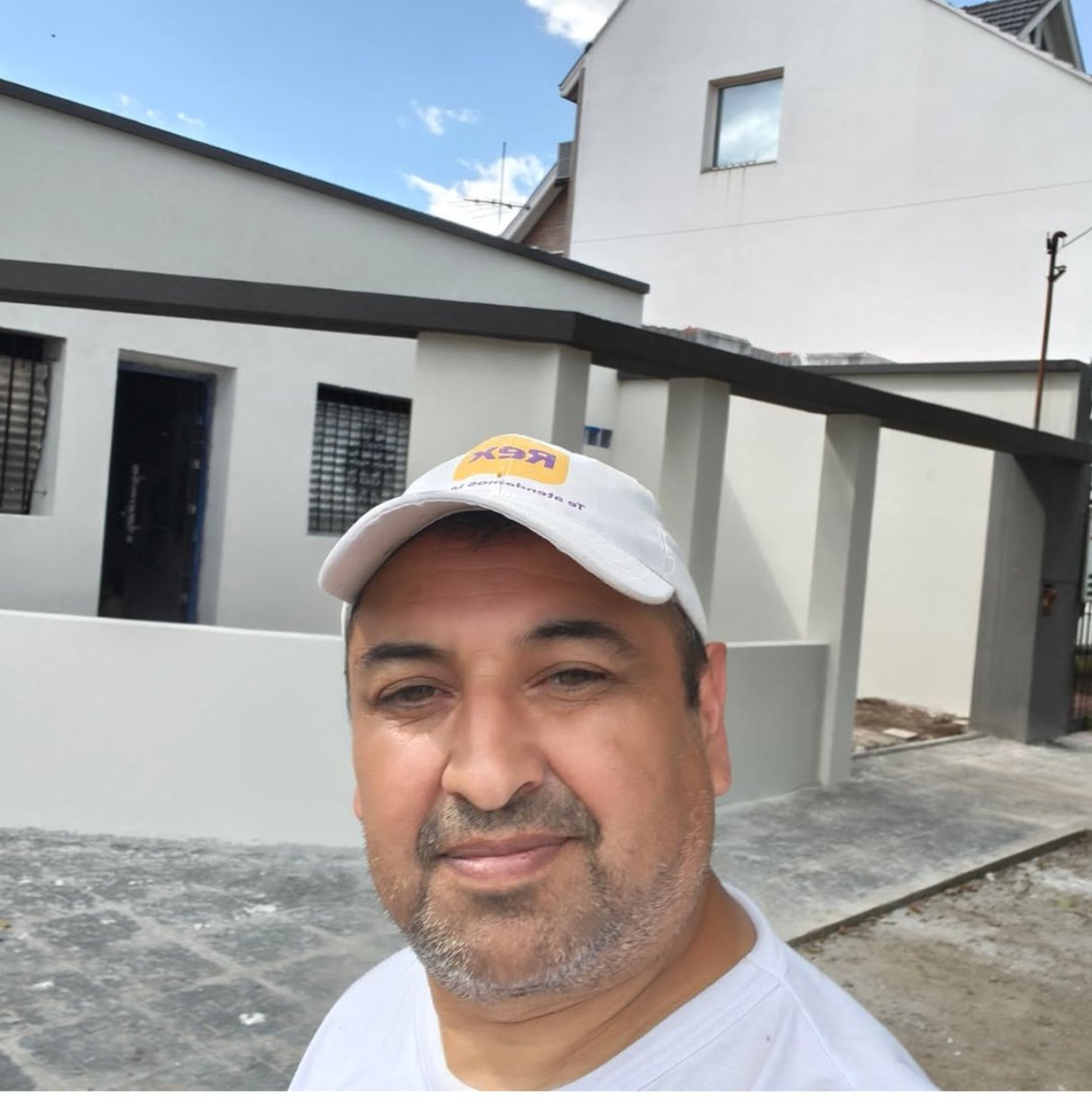 Danidecambiemos's tweet photo. En Quilmes!! trabajo de colocación de revestimiento en paredes! Tarquini https://t.co/g2EkSTE70k