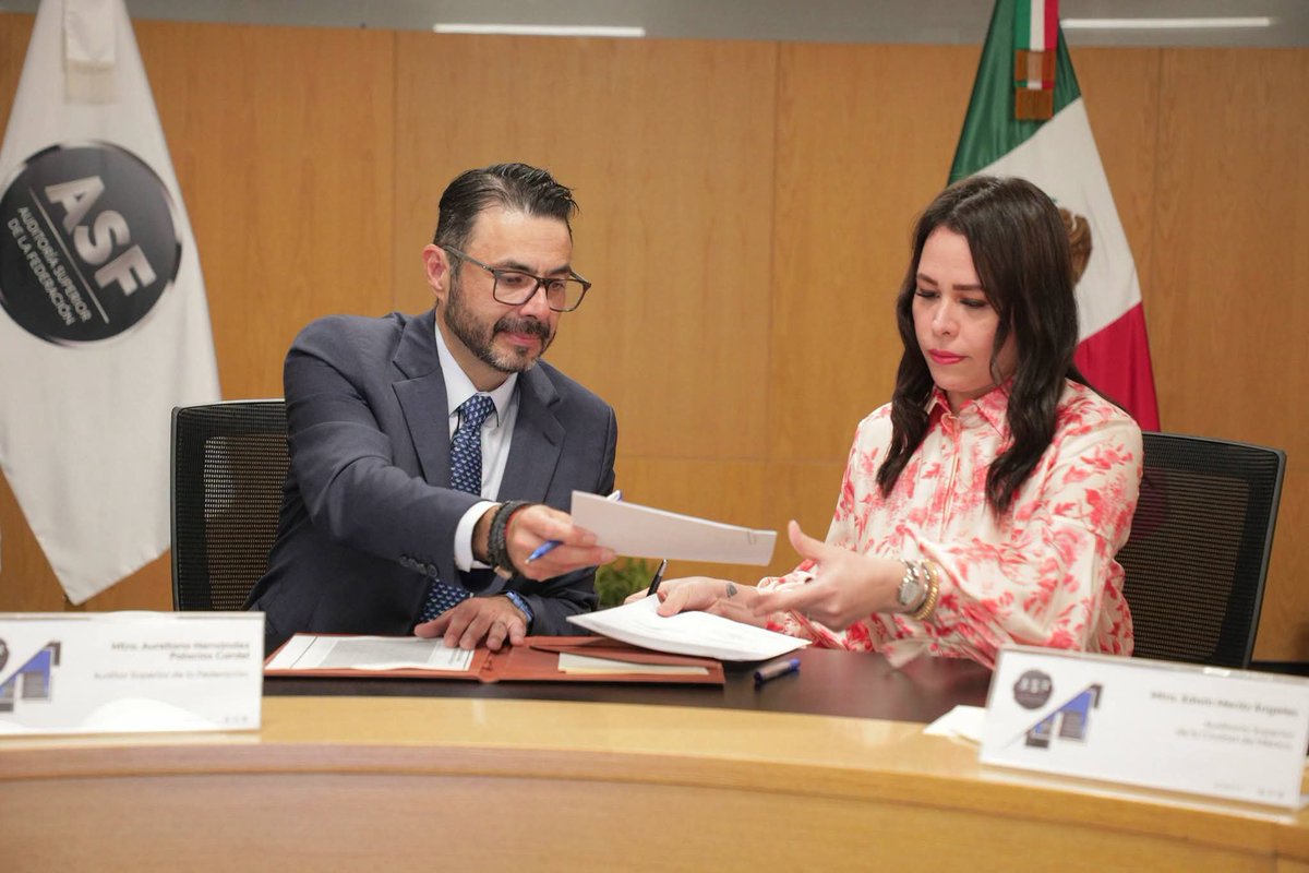 ASFE_OAXACA's tweet photo. Reafirmamos nuestro compromiso con la transparencia, la rendición de cuentas y el fortalecimiento de la fiscalización al participar en la firma del Convenio de Colaboración entre la @ASF_Mexico y la @ASFE_OAXACA.

#SomosASFEOaxaca 
https://t.co/wMXqy3NfmG https://t.co/tHTeJFoI4a