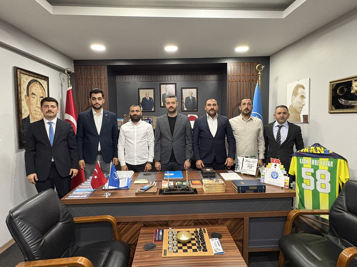 SametKaragl25's tweet photo. İstanbul Ülkü Ocakları 3. Bölge Ocak Başkanları toplantımızı Kağıthane Ülkü Ocakları’mızın ev sahipliğinde gerçekleştirdik. Dönem içerisinde gerçekleştireceğimiz faaliyetler hakkında istişare de bulunup, İl Başkanımız Sn. Alparslan Doğan’ın emir ve talimatlarını ilettik. 🇹🇷 https://t.co/sQXvXUVX5n