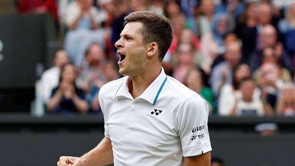 TheOneHander1's tweet photo. Wimbledon 🇬🇧 

🇵🇱 Hurkacz -1.5 sets @ 1.70 -143 1.5U
🇵🇱 Hurkacz 3-0 @ 2.80 +180 0.5U

Hubi had an excellent first match demolishing Ruud 3-0. Ofner was lucky to play Medjedovic whose fitness didn't allow him to be competitive for 5 sets. I expect the Pole to go full on from the start and use his massive serve to control the rhythm. Overall he is the much better player and the match is on his racket to lose.