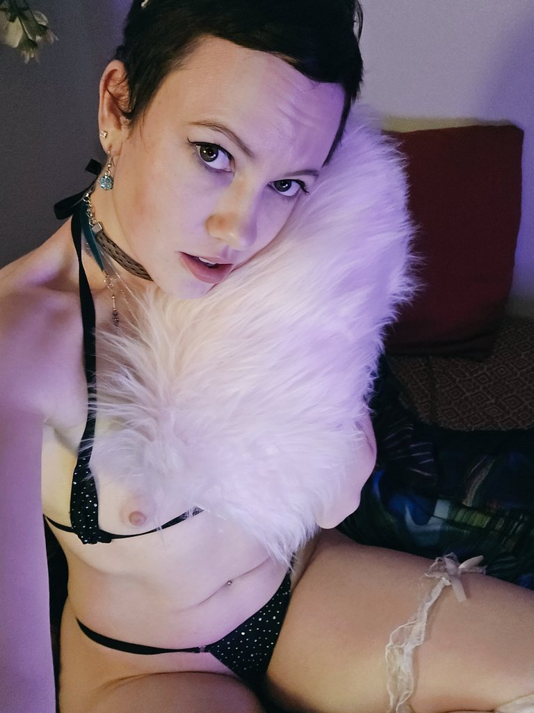 RusteeRouge's tweet photo. Umm, you wanna cuddle maybe? Or....❤️🔥💦 https://t.co/KzEcW8hKMH