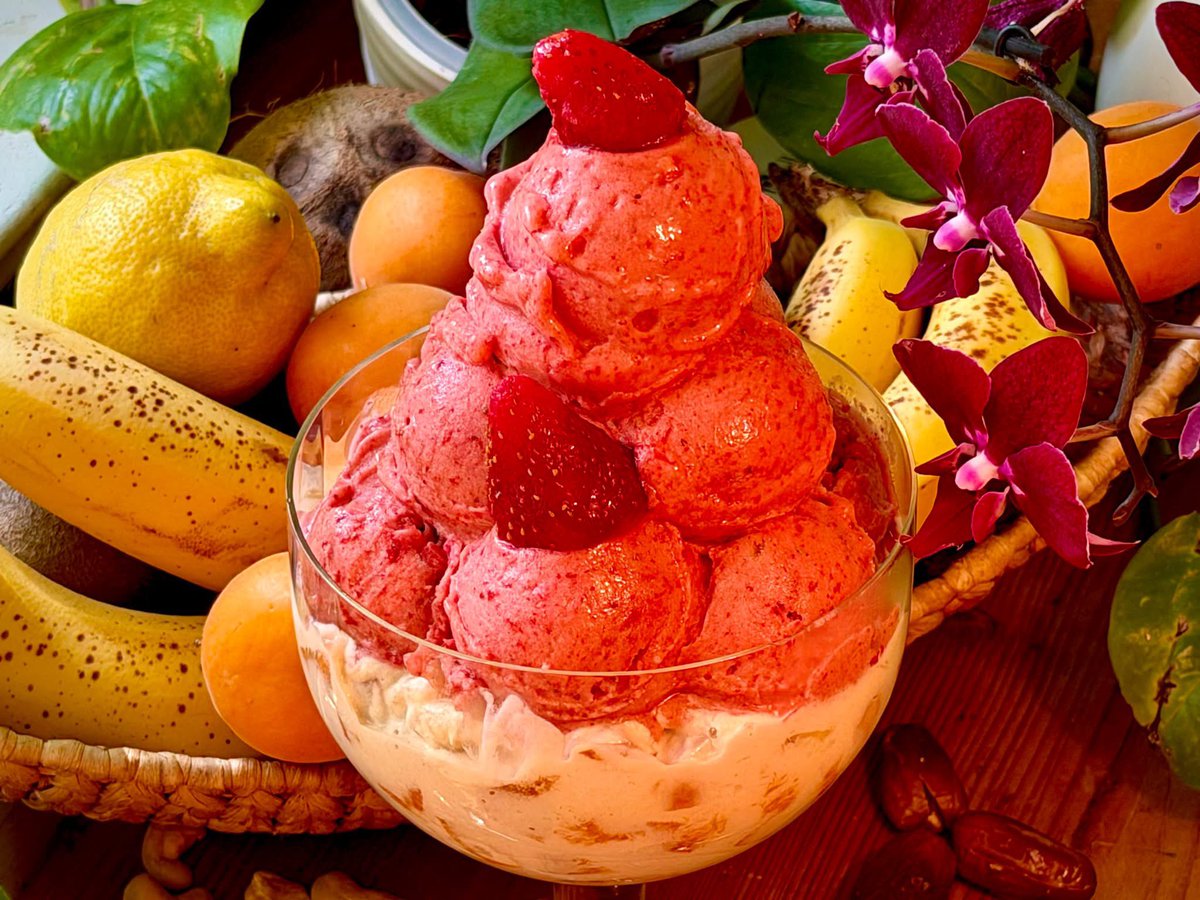 md_vegan's tweet photo. Nice Cream: Strawberry Banana with Apricots in Cashew Yogurt ~ Take 3 https://t.co/yCsnLzfLMQ via @YouTube https://t.co/evv6ru7L07