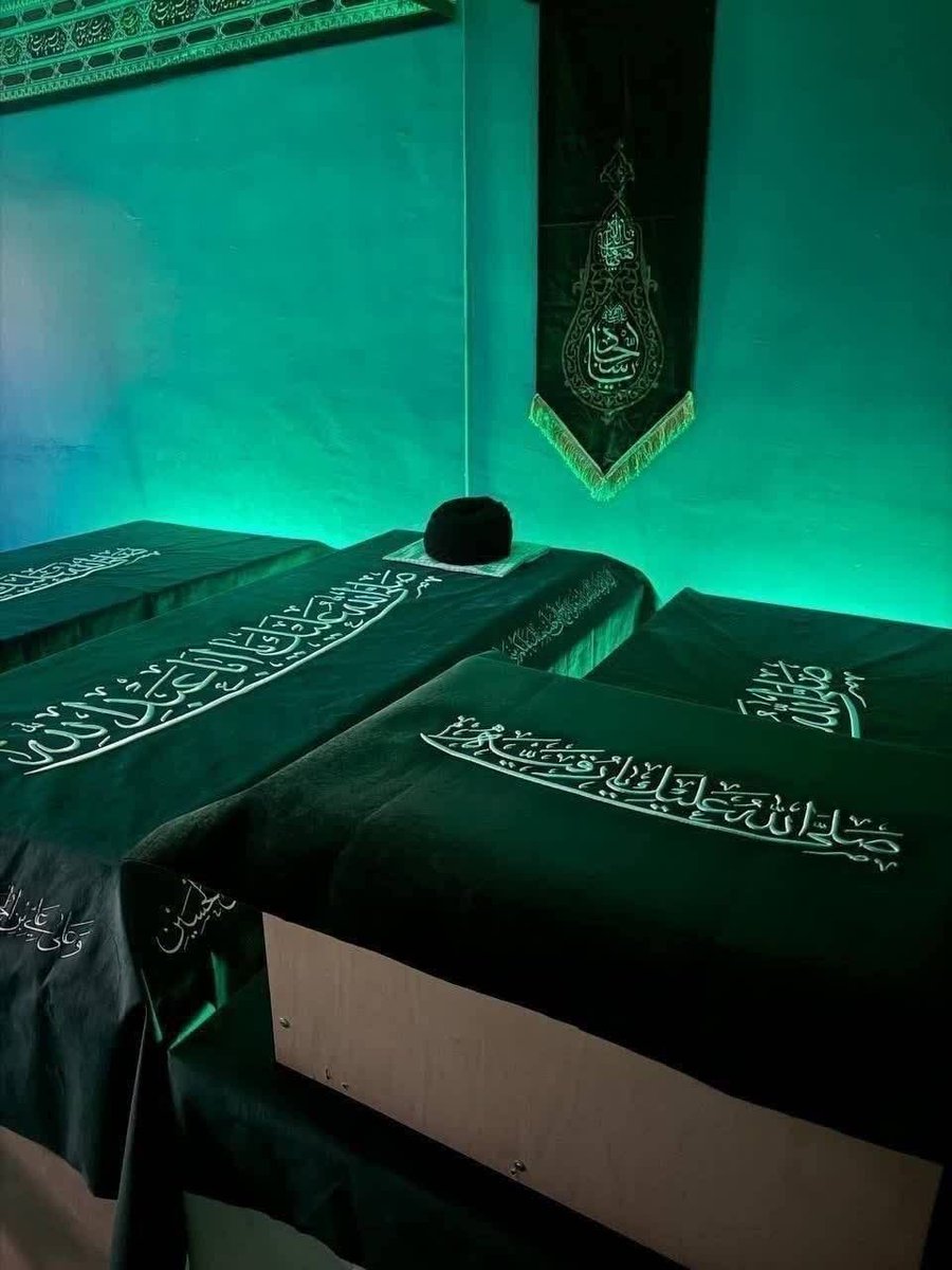 Eng1mohsen's tweet photo. آقای شهید ایران دیدار به قیامت ای پدر امت 
صلی الله علیک یا اباعبدلله 
صلی الله علیک یا رقیه https://t.co/9cXAUKPuij