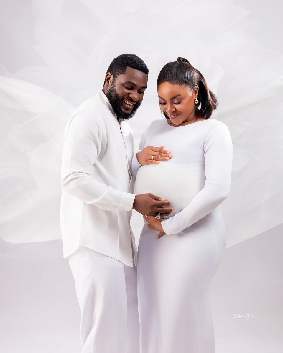 Usmanashafe's tweet photo. Oyindamola Sanni and Jide Awobona just announced that they are expecting a child together 😊❤️ 

Congratulations to them 💐 https://t.co/vIFS7ZCpX6