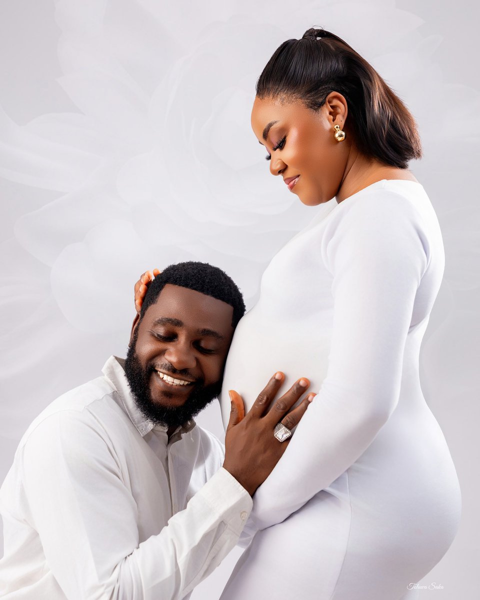 Usmanashafe's tweet photo. Oyindamola Sanni and Jide Awobona just announced that they are expecting a child together 😊❤️ 

Congratulations to them 💐 https://t.co/vIFS7ZCpX6