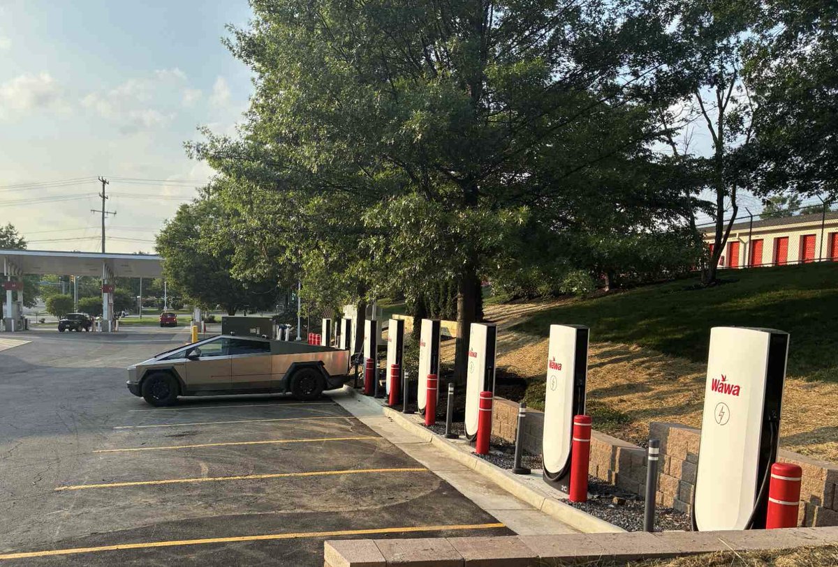 TeslaCharging's tweet photo. New Wawa Supercharger: Gainesville, VA (8 stalls) 
https://t.co/W9UL0akpI9

Learn more about Supercharger for Business: https://t.co/sWpIJRrJTy https://t.co/ynujGv6w2E