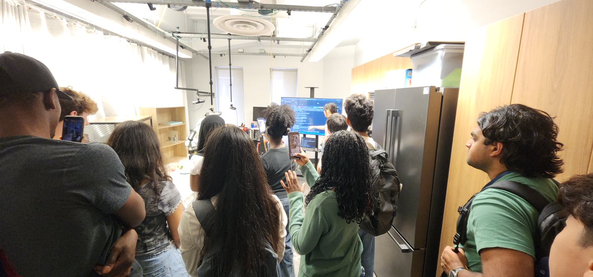 GRASPlab's tweet photo. We hope the students from the Glassman Penn Scholars and Penn Engineering High School Internship programs had a wonderful time touring the GRASP Lab and seeing the amazing work from our students!

#GRASP #GRASPLab #GRASPTour #HIP #GPS https://t.co/YZpDN4mQXL