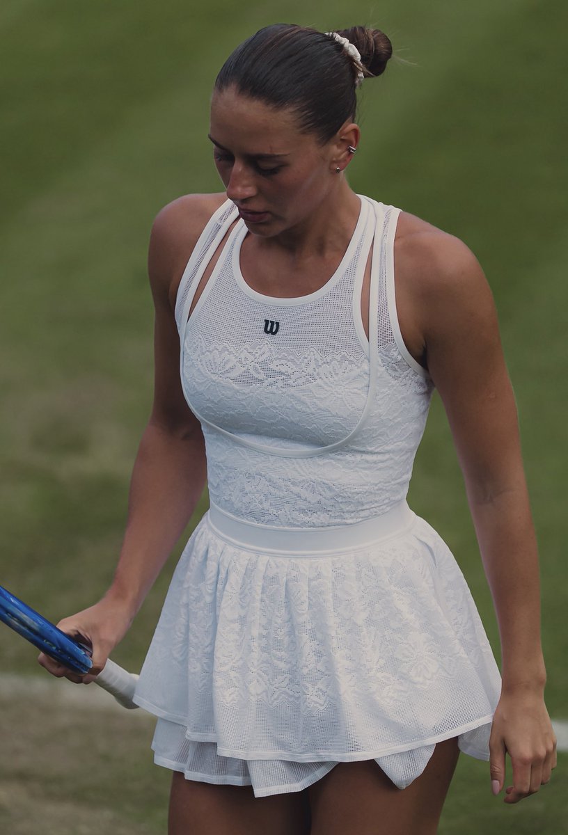 vickytedije's tweet photo. El outfit de la Marta Kostiuk para Wimbledon es precioso. https://t.co/NSDaPsoZxs