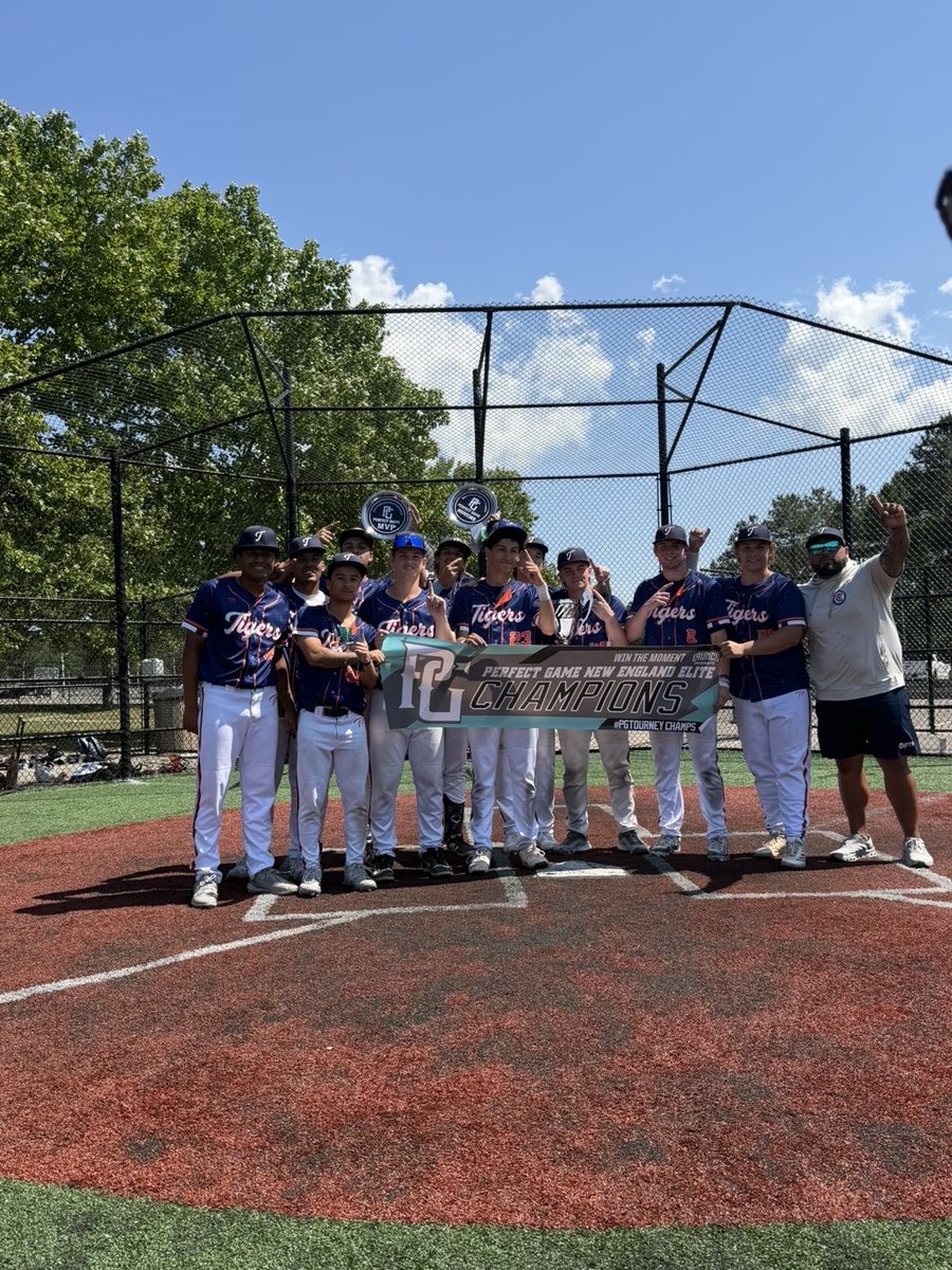 Alexperrotta17's tweet photo. Tournament MVP And 18u perfect game champions
https://t.co/PCepyOLdNX https://t.co/YgVoLoDXlW