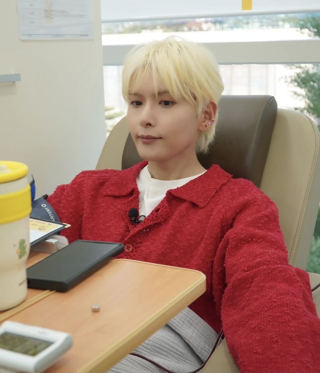 sjpopbase's tweet photo. RYEOWOOK donates blood on the same day promoting Runaway and encourages fans to do the same:

"Why not take a moment out of your busy day to share a little warmth with others? A small act of kindness can be a great gift someone will remember for a long time." https://t.co/ZK3vRIIgXs