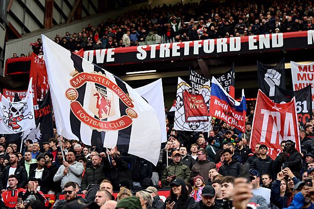 Guerrilla33's tweet photo. MUFC Stretford End https://t.co/5gPafIMVTb