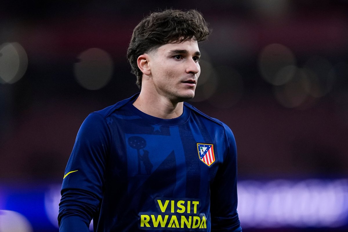 MandellaFCB's tweet photo. 🚨| 𝐉𝐔𝐒𝐓 𝐈𝐍: Julián Álvarez is closer than ever to leaving Atlético Madrid. He is virtually "more out than in" at the club. 🇦🇷 #AtleticoMadrid #FCBarcelona #Transfers

✍️[@OnzeTv3] https://t.co/ZwpL1tk0Vf