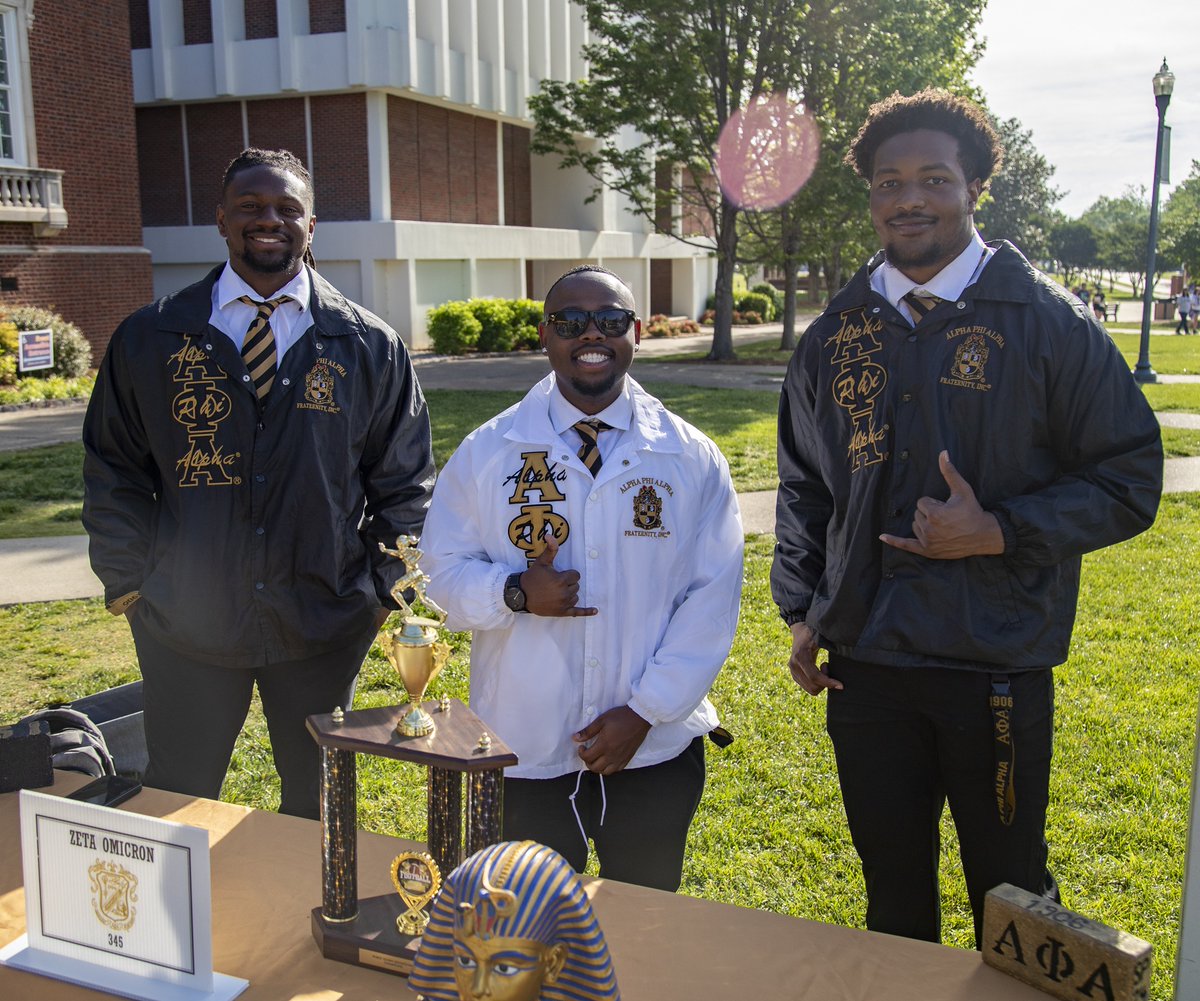 murraystateuniv's tweet photo. Incoming Racers - if you still need to get registered for Racer Nation Orientation at https://t.co/0OtkoibKS0, now’s the time — spots are filling up quickly for our summer dates. Don't delay! We can’t wait to welcome you to the #RacerFamily! 💙 💛 https://t.co/NqSoT5T81R